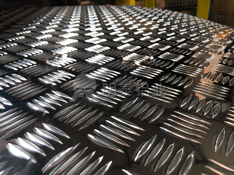 樓梯防滑用5754花紋鋁板-五條筋5754h114花紋鋁板-源頭工廠(chǎng)